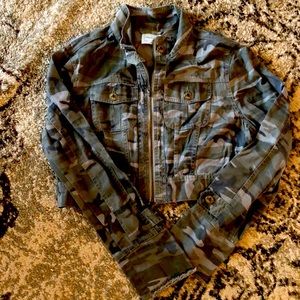 Women’s cropped jean camo jacket